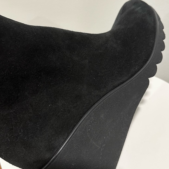 🌹LA CANADIENNE🌹 Begonia Black Suede Bootie Size: 11 - Picture 7 of 12